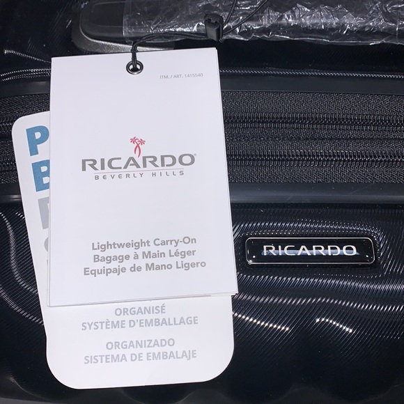 Ricardo Hardside Lightweight Carry On 350o Spinner Luggage Including Accessories - Picture 9 of 16